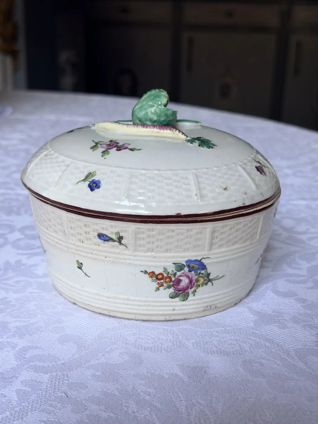 Sucrier en porcelaine de Ludwigsburg - XVIIIème siècle