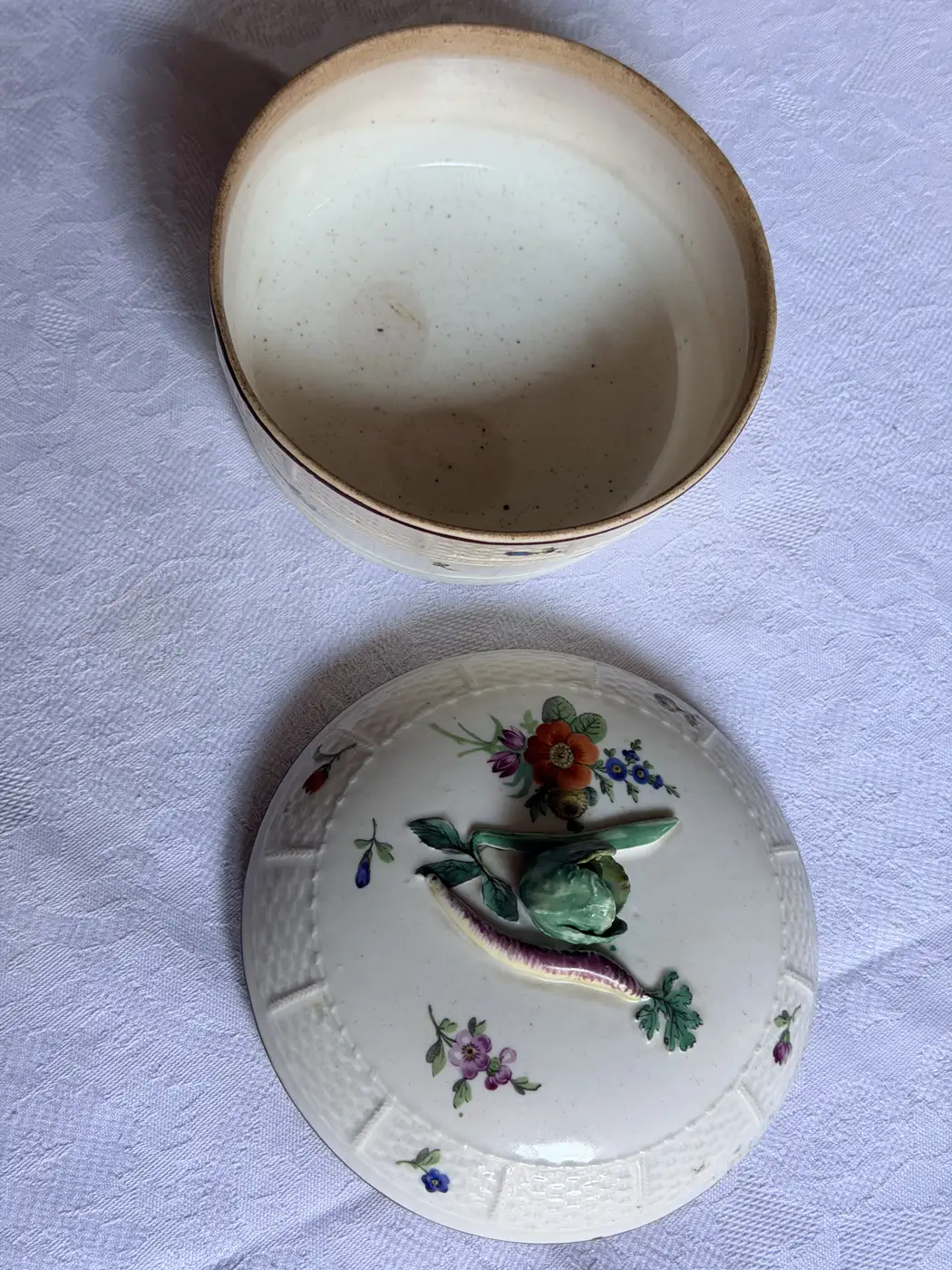 Sucrier en porcelaine de Ludwigsburg - XVIIIème siècle