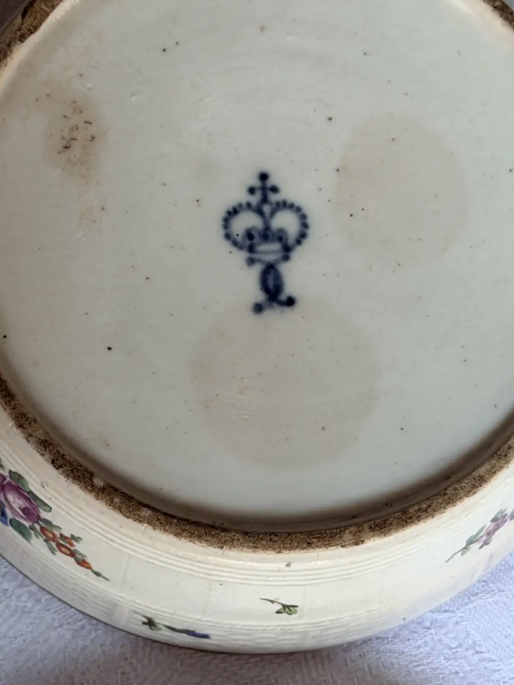 Sucrier en porcelaine de Ludwigsburg - XVIIIème siècle